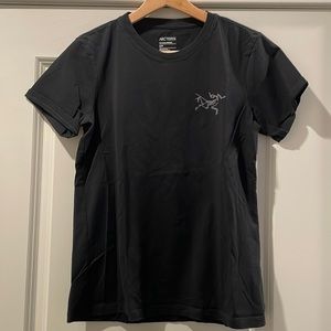 Arc’teryx logo tee
